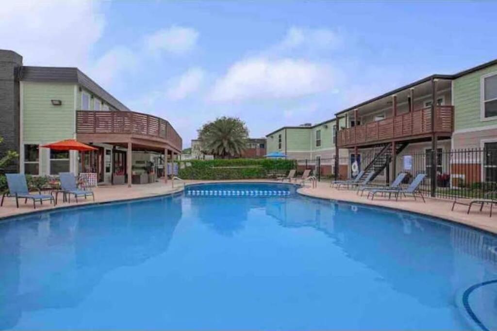 Beautiful/Spacious 2 Bedroom Houston Near Galleria מראה חיצוני תמונה